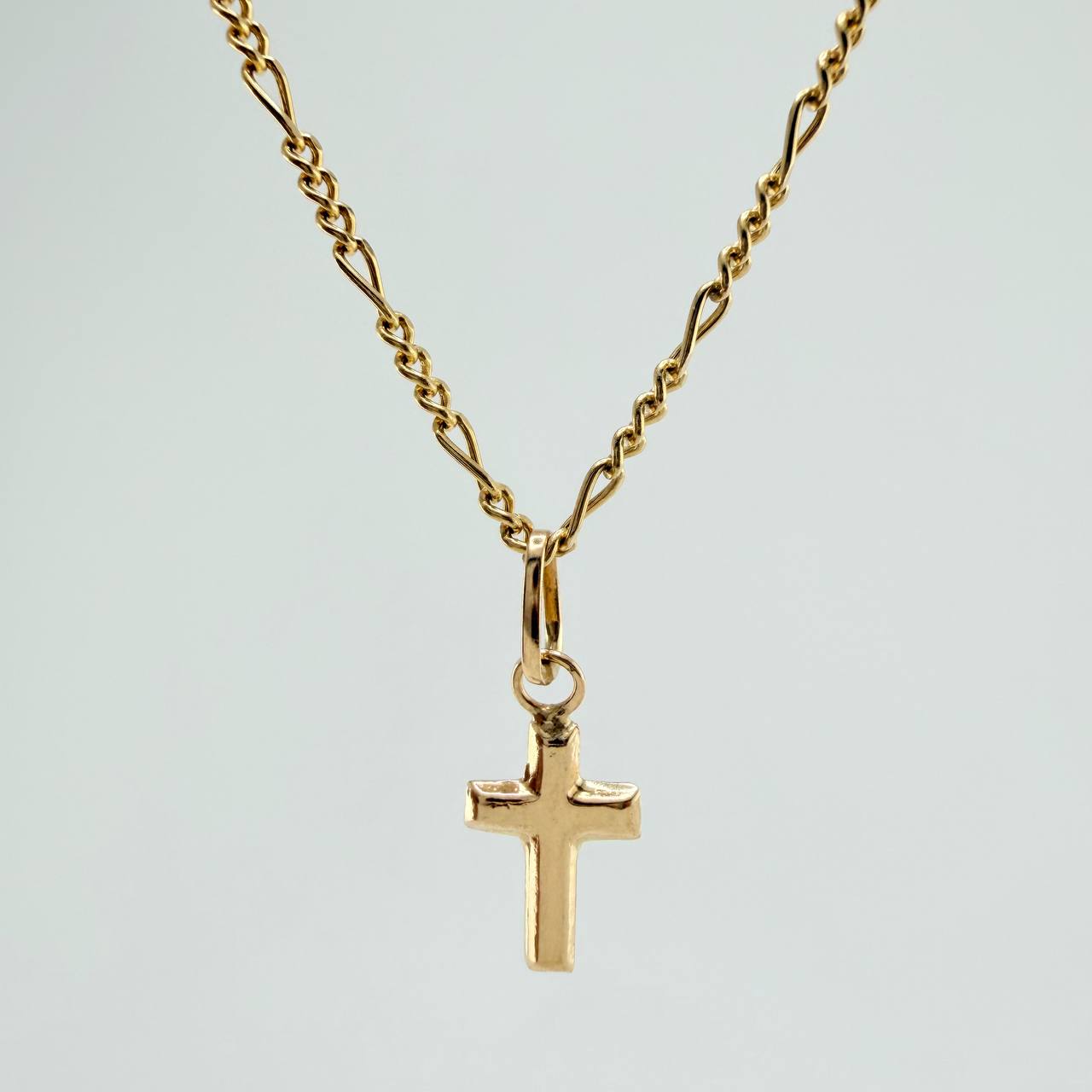 Set Cadena y Dije Figaro + Cruz 1.7gr / 50.1cm / 1.25mm Oro Amarillo 18K (Oferta) $