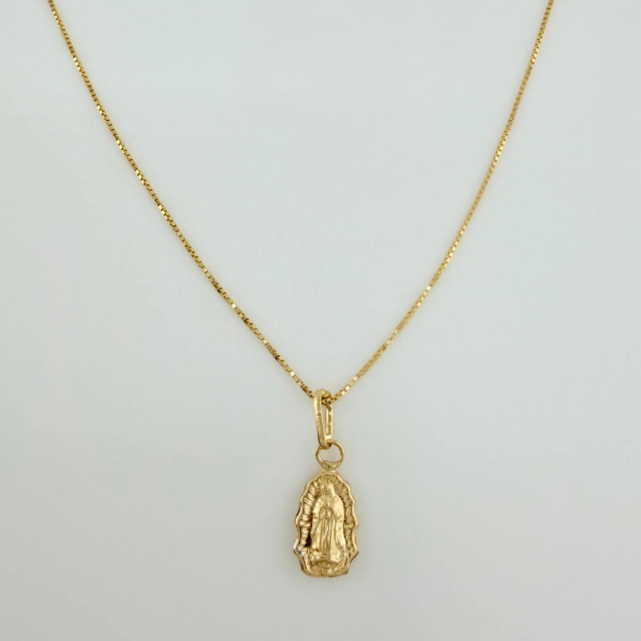 Set Cadena y Dije Veneciana + Virgen Guadalupe 1.2gr / 40.2cm / 0.52mm Oro Amarillo 18K (Oferta) &