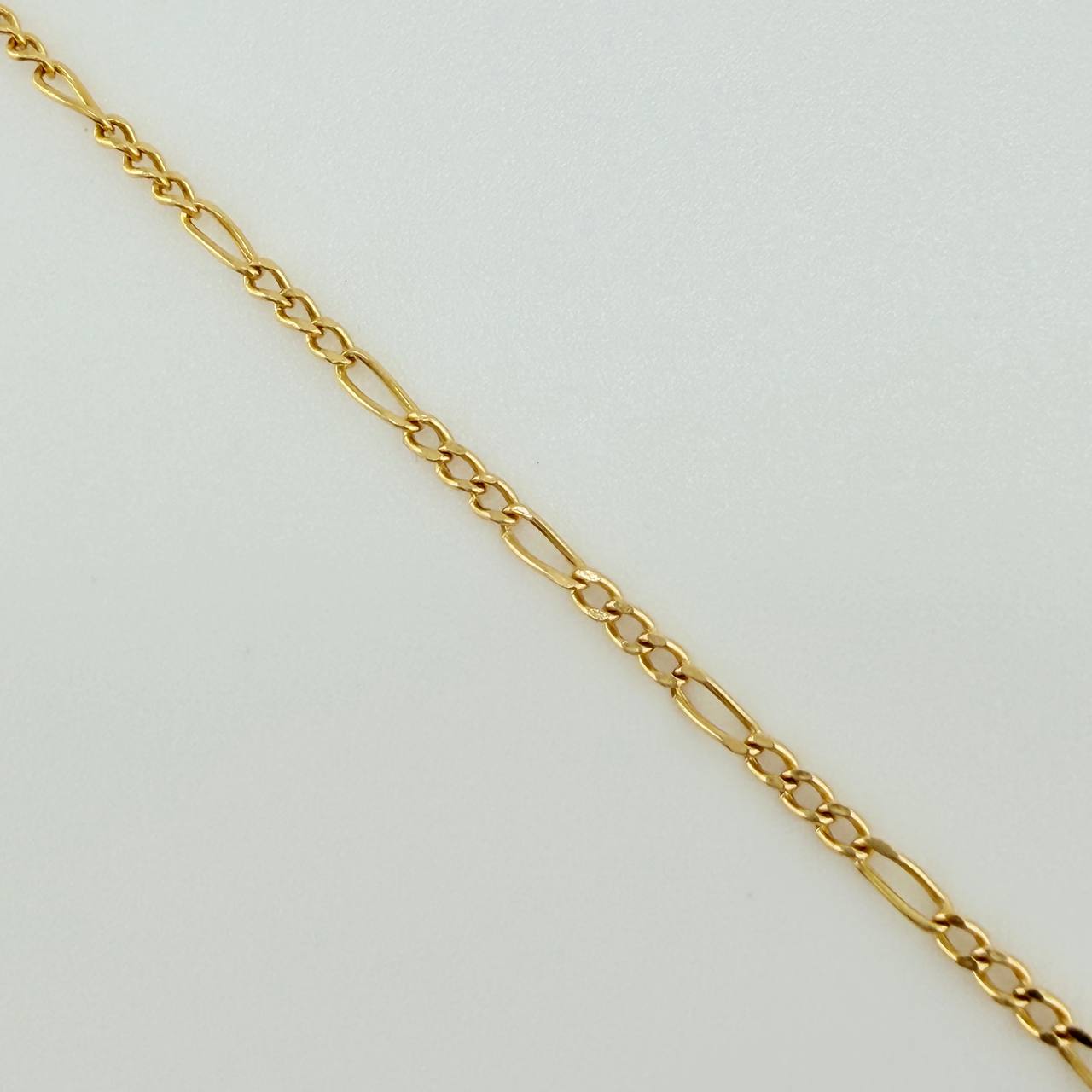 Set Cadena y Dije Figaro + Virgen Guadalupe 1.4gr / 49.9cm / 1.22mm Oro Amarillo 18K (Oferta) $