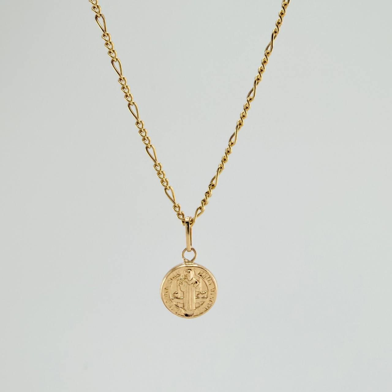 Set Cadena y Dije Figaro + San Benito 1.85gr / 50.3cm / 1.27mm Oro Amarillo 18K (Oferta) $