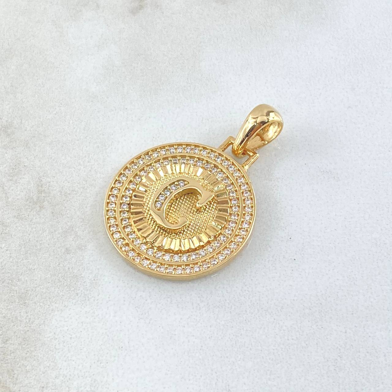 Dije Medalla Letra C 4.6gr / 3cm / Oro Amarillo 18K *