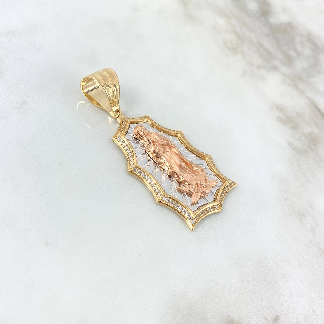 Dije Virgen de Guadalupe 15.9gr / 6cm / Circones Blancos Tres Oros ©