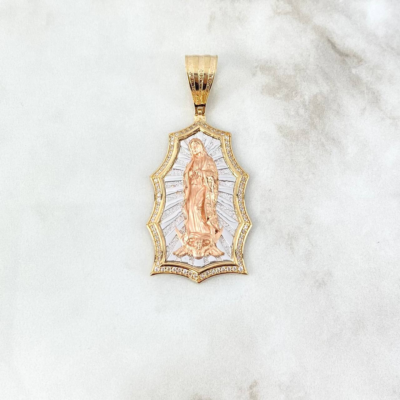 Dije Virgen de Guadalupe 15.9gr / 6cm / Circones Blancos Tres Oros ©