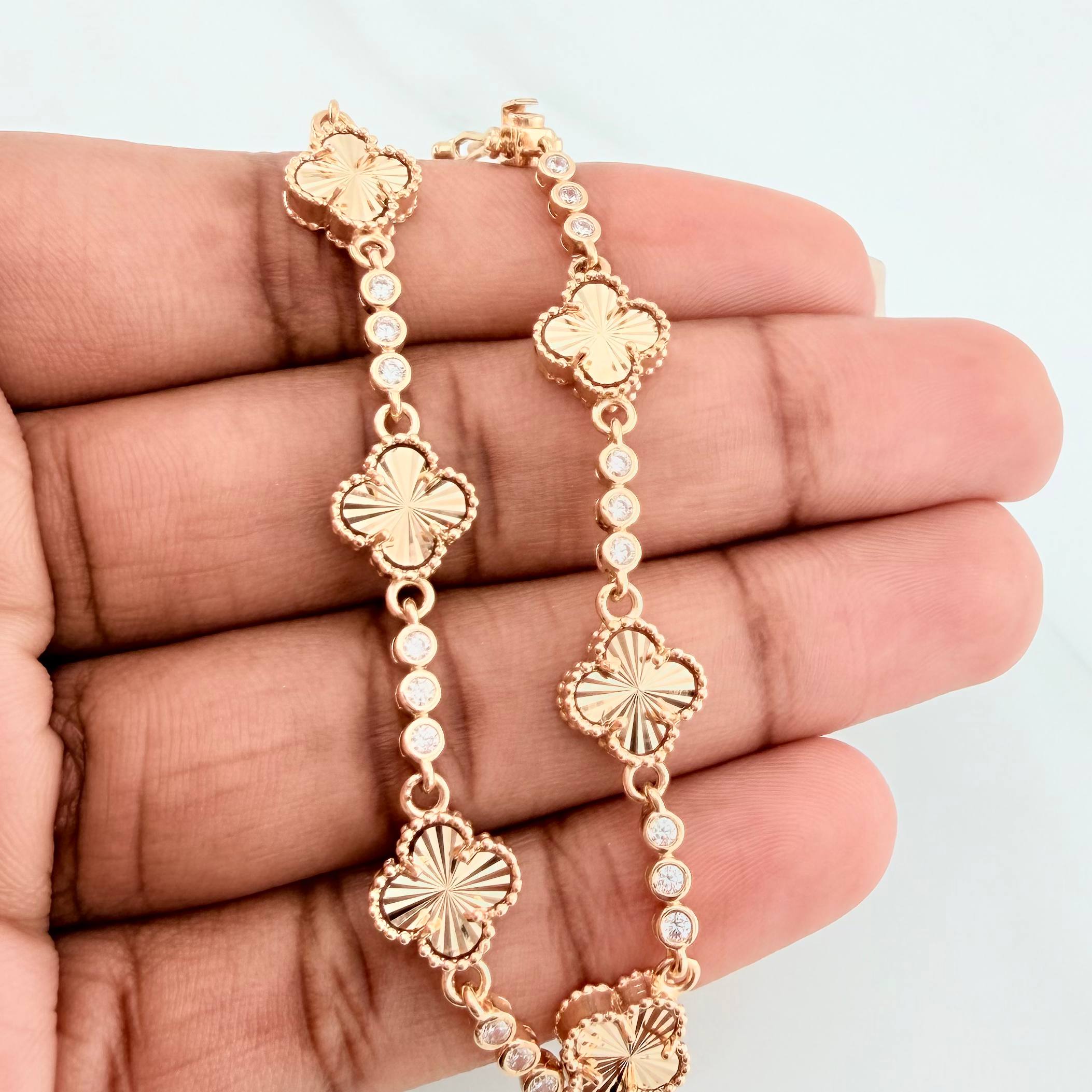 Pulso Trebol Diamantado Circulos  9.6 g / 17.1 cm / 2.57 mm Oro Amarillo 18K