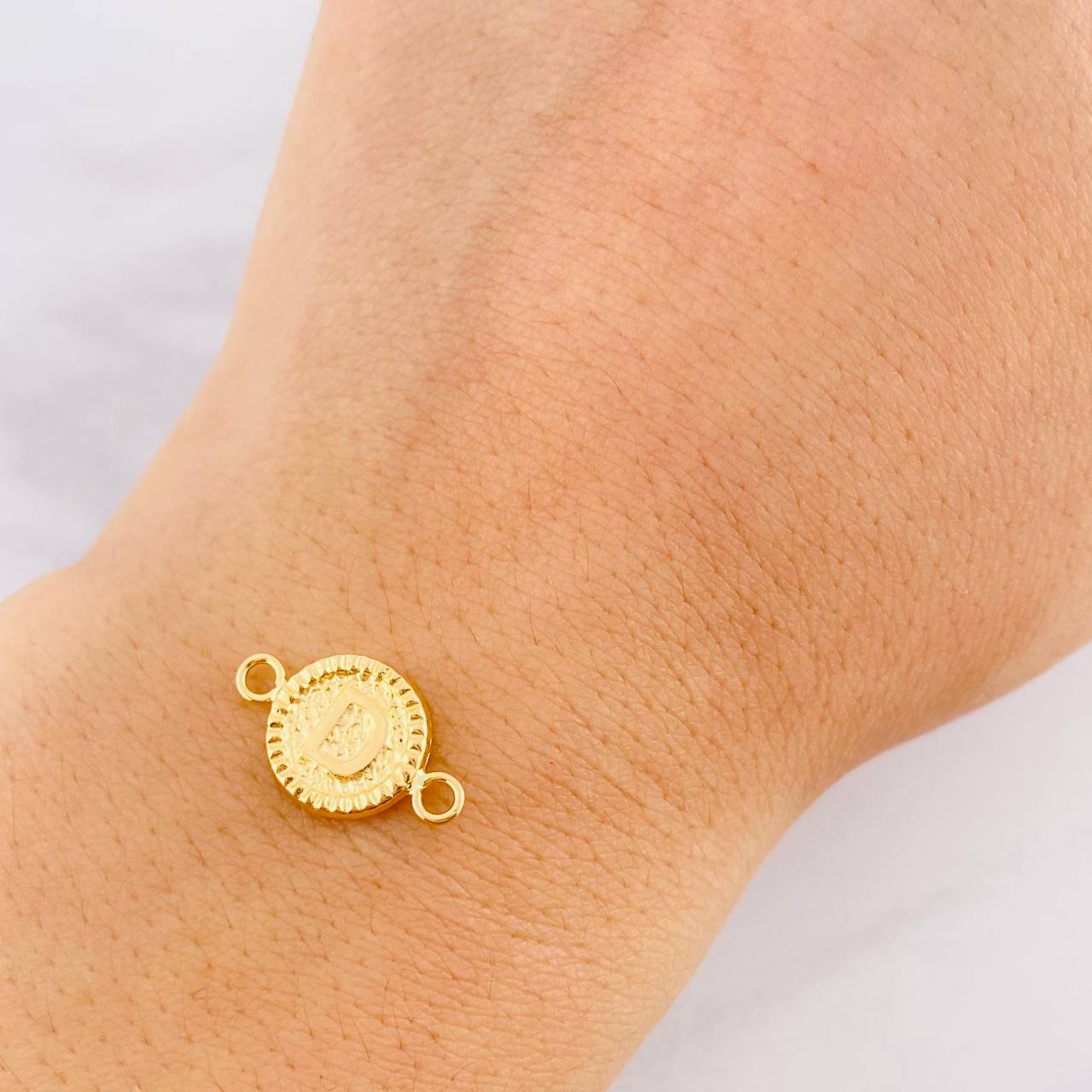 Herraje Circulo Letra D 0.55g / 1.7cm Oro Amarillo 18K
