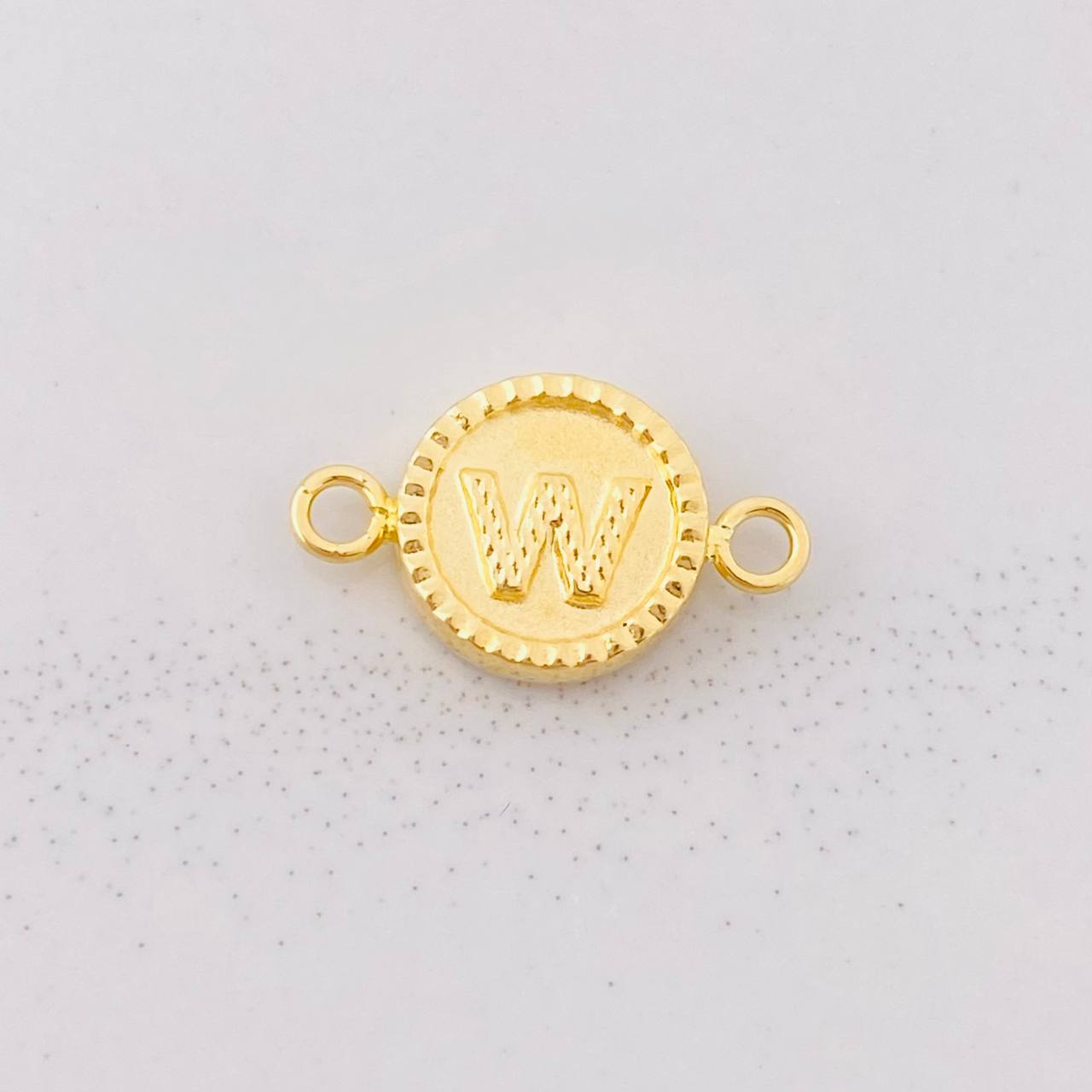 Herraje Circulo Letra W 0.6g / 1.7cm Oro Amarillo 18K