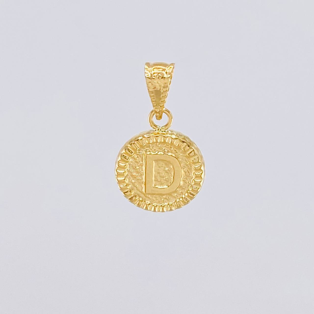 Dije Circulo Letra D 0.55g / 1.7cm Oro Amarillo 18K