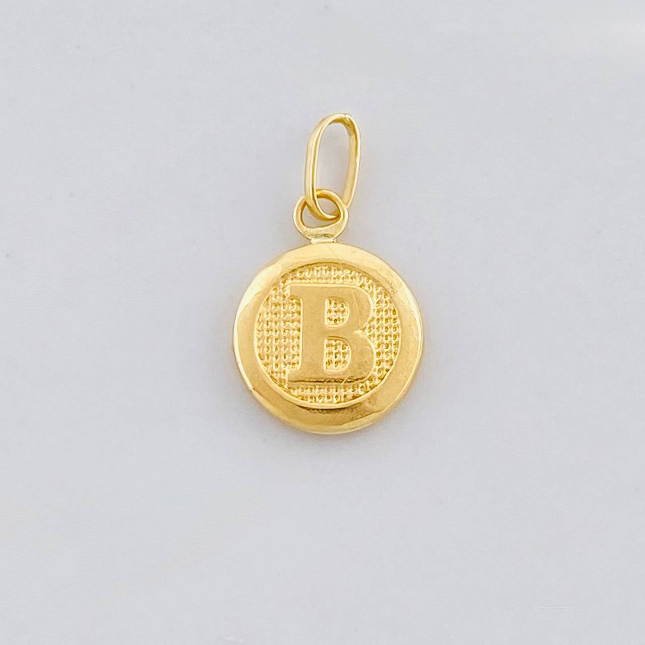 Dije Circulo Letra B 0.4g / 1.6cm Oro Amarillo 18K