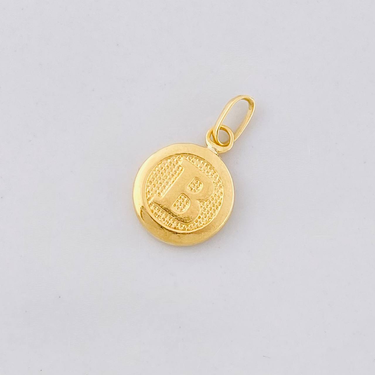 Dije Circulo Letra B 0.4g / 1.6cm Oro Amarillo 18K