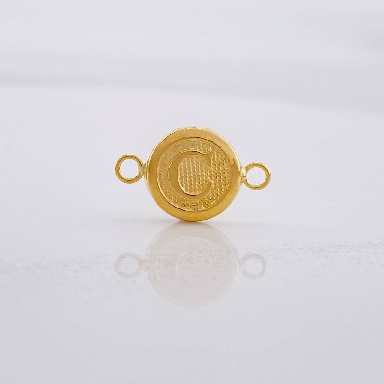 Herraje Circulo Letra C 0.35g / 1.5cm Oro Amarillo 18K