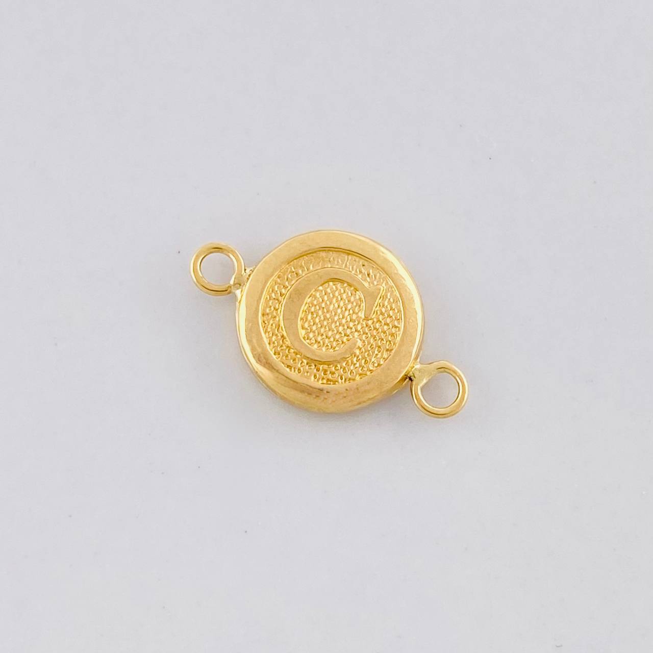 Herraje Circulo Letra C 0.35g / 1.5cm Oro Amarillo 18K
