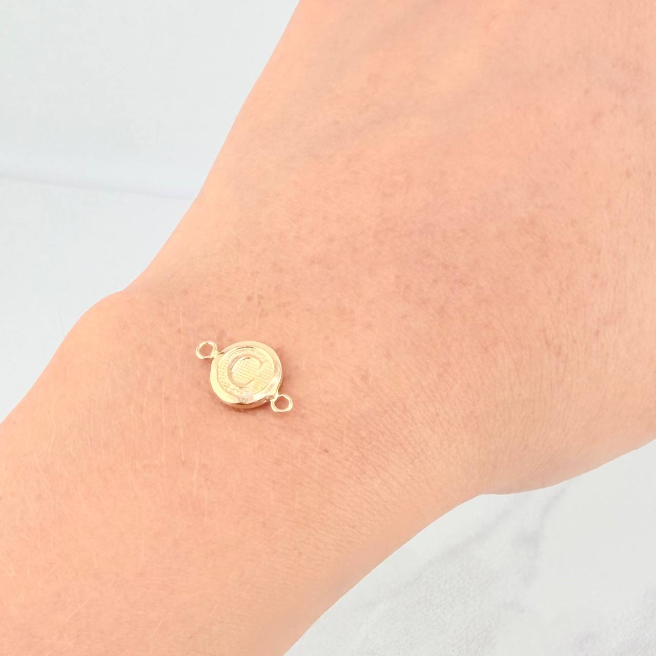 Herraje Circulo Letra C 0.35g / 1.5cm Oro Amarillo 18K