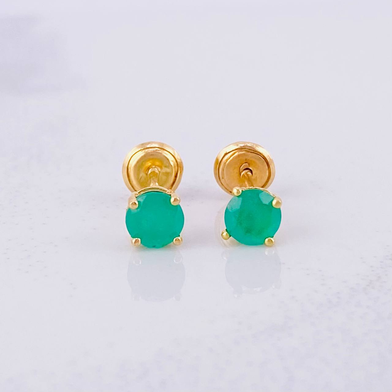 Topos Cuatro Garras Esmeraldas 40pts 0.95g / 4.4mm Oro Amarillo 18K