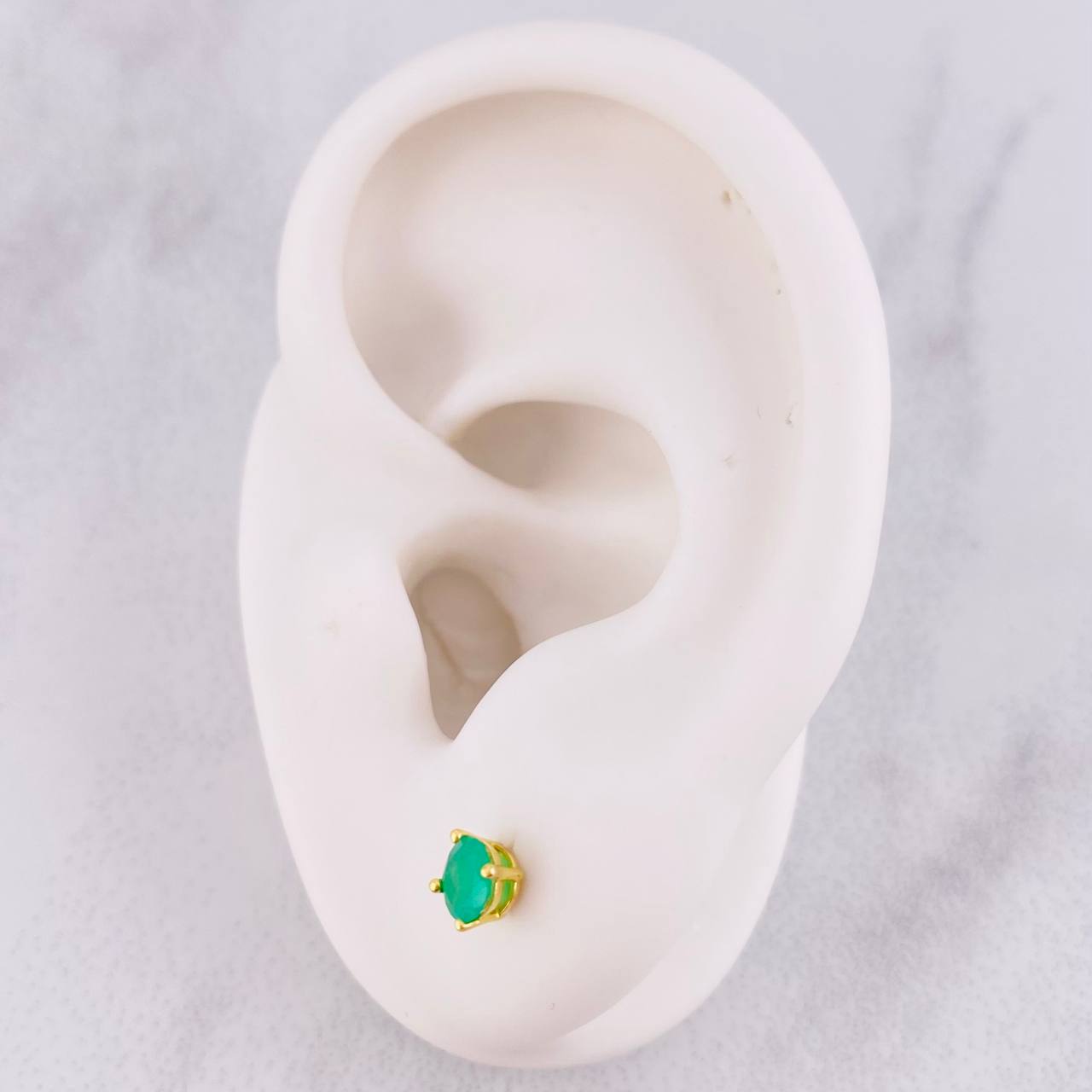 Topos Cuatro Garras Esmeraldas 40pts 0.95g / 4.1mm Oro Amarillo 18K