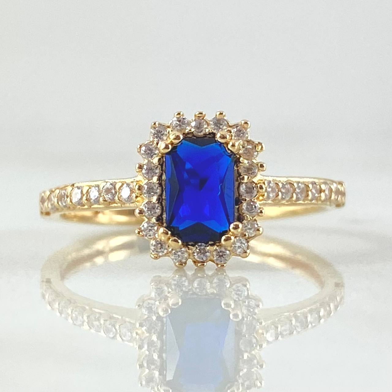 Anillo Solitario Halo Rectangular 2.7gr / T9 / Oro 18K