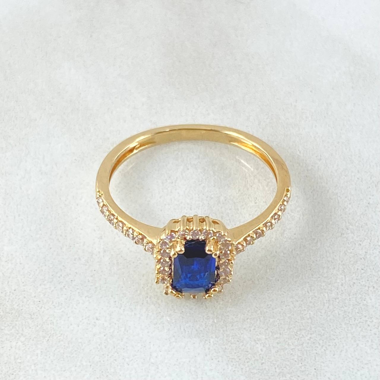 Anillo Solitario Halo Rectangular 2.6gr / T6 3/4 / Oro 18K ©