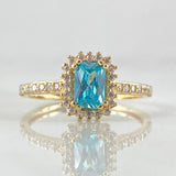 Anillo Solitario Halo Gota Rectangular 2.6gr / T6 / Oro Amarillo 18K ©