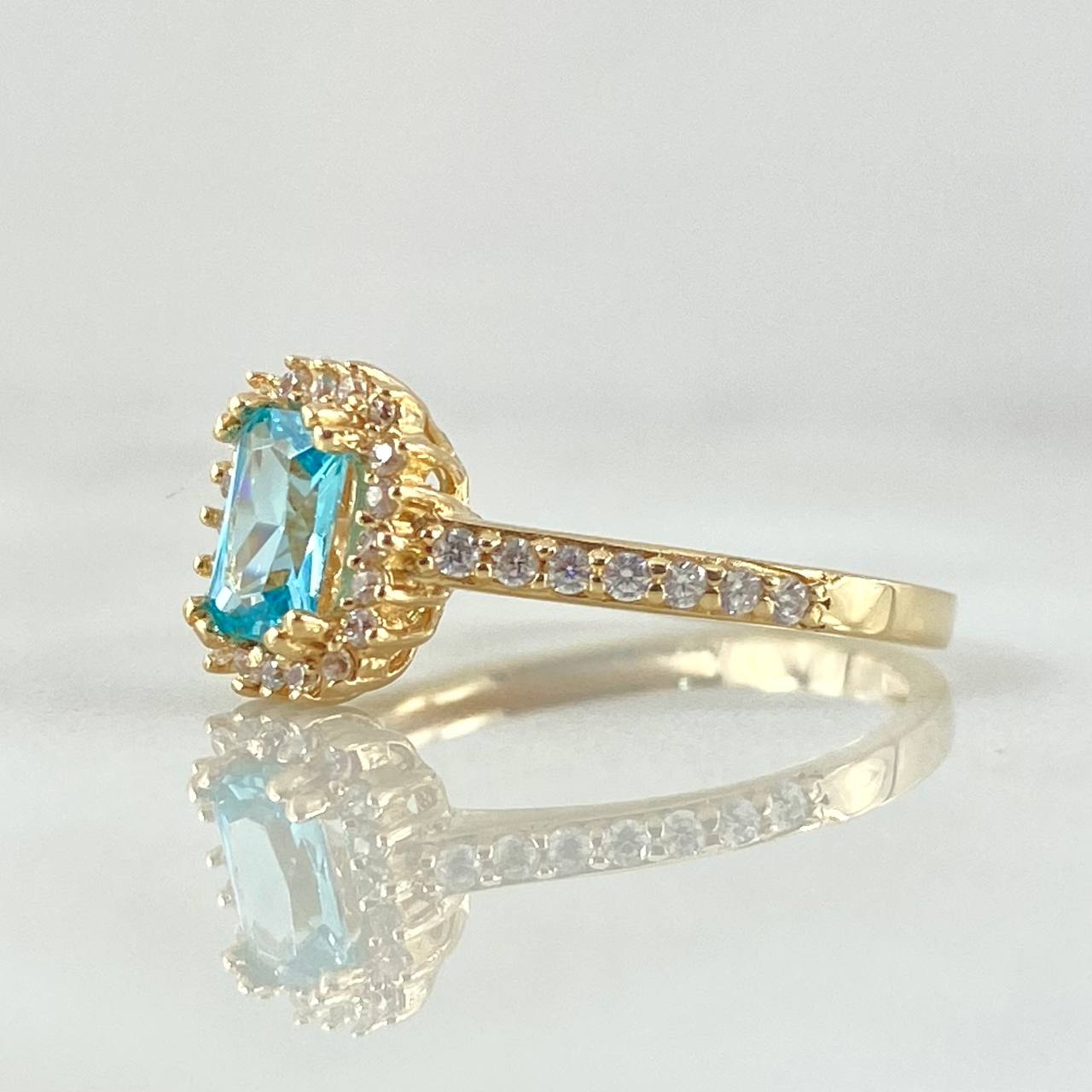 Anillo Solitario Halo Rectangular 2.8gr / T8 / Oro Amarillo 18K