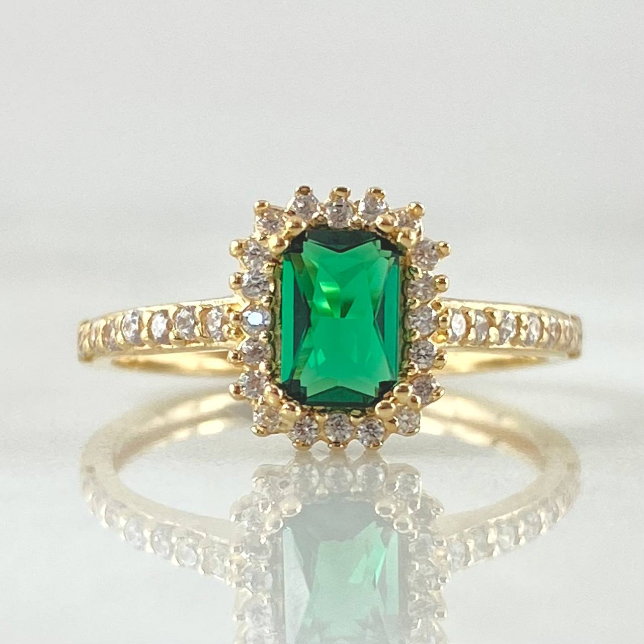 Anillo Solitario Halo Rectangulo 2.4gr / T4 3/4 / Oro 18K *