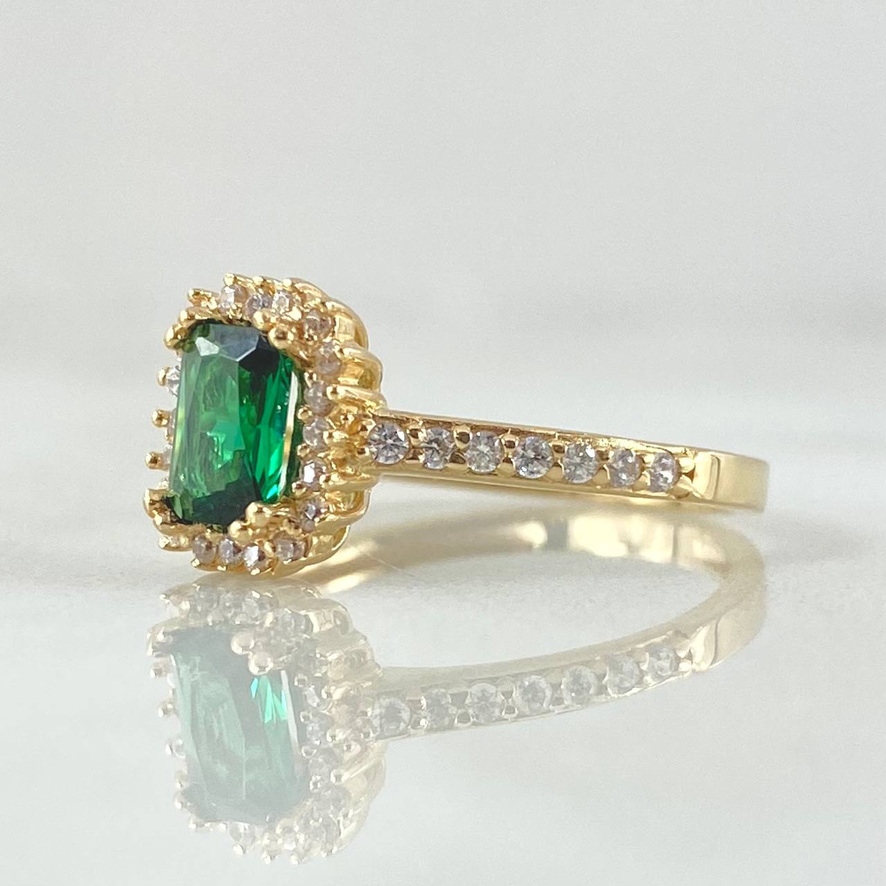 Anillo Solitario Halo Rectangulo 2.4gr / T4 3/4 / Oro 18K *
