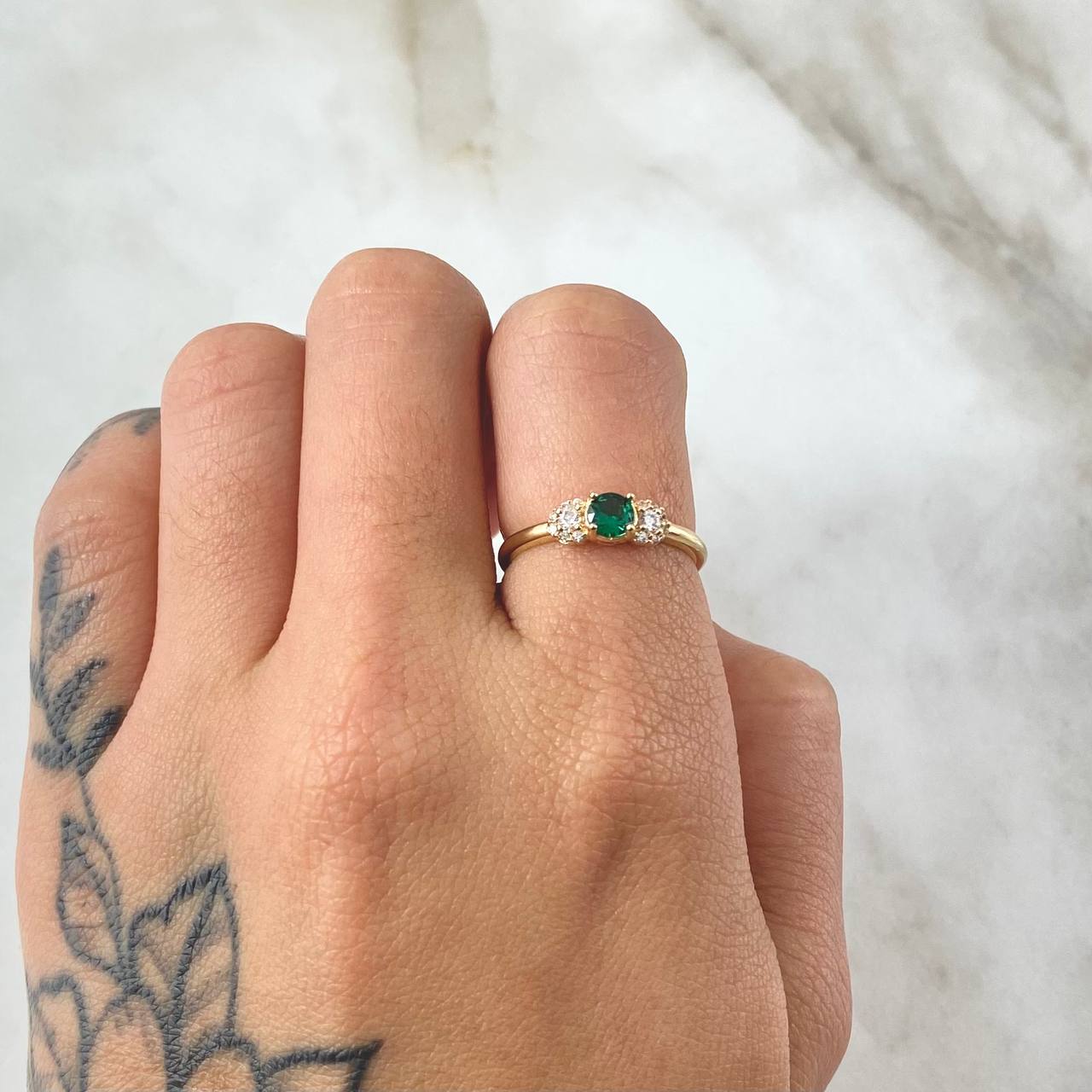 Anillo Solitario Copos Laterales 1.8gr / T6 1/4 / Oro 18K ©