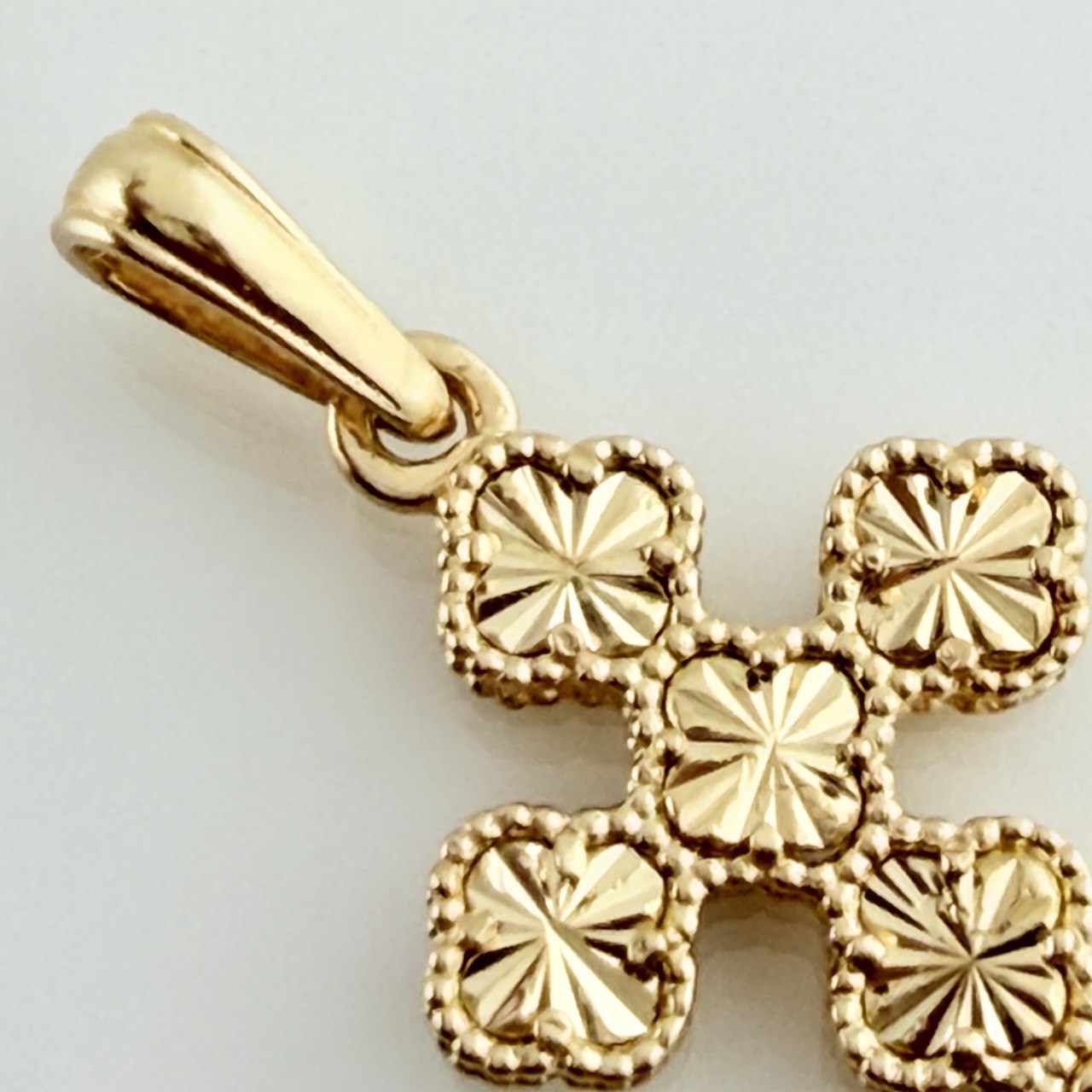 Dije Cruz Trebol 4.05gr / 4.1cm / Oro Amarillo Nac.Esp 18K $