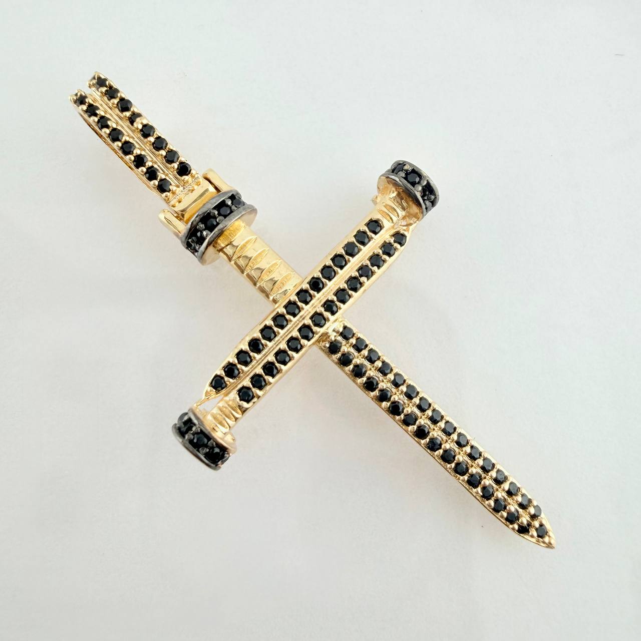 Dije Cruz Clavo 4.1gr / 4.7cm / Dos Oros Negro Amarillo 18K &