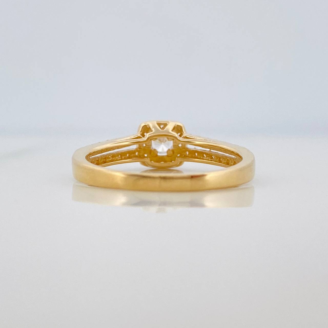 Anillo Halo Cuadrado 2.45gr / T6 / Oro Amarillo 18K %
