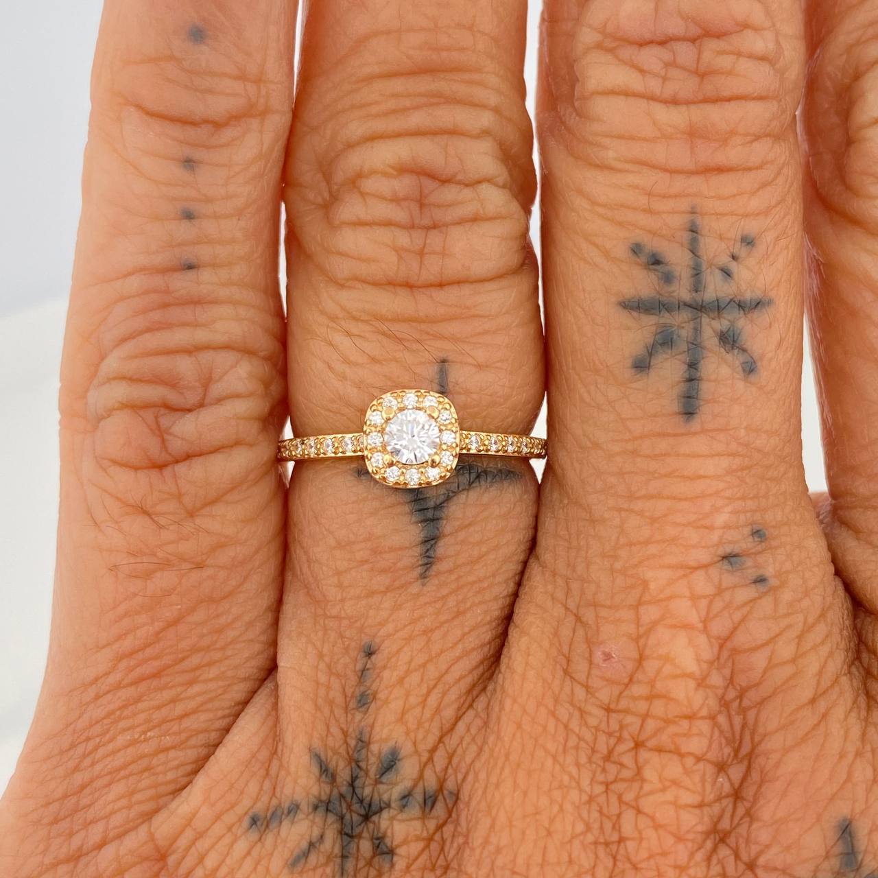 Anillo Solitario Halo Cuadrado 2.05gr / T6 / Oro Amarillo 18K %