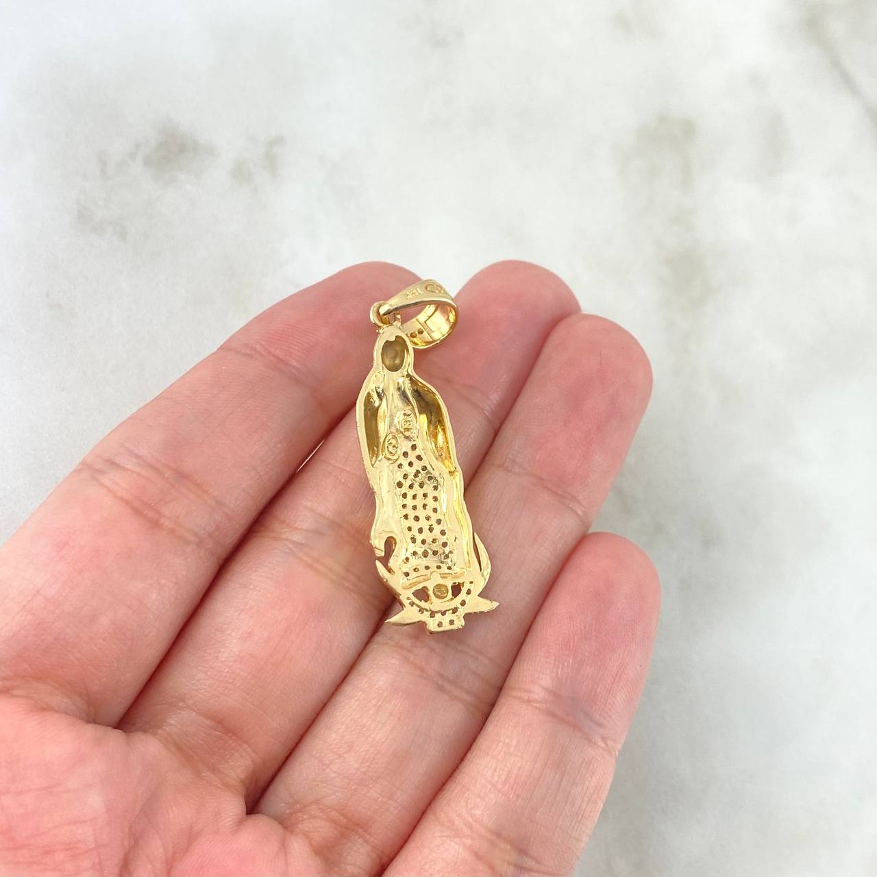 Dije Virgen de Guadalupe 5.55gr / 4.2cm / Circones Blancos Dos Oros Amarillo Blanco