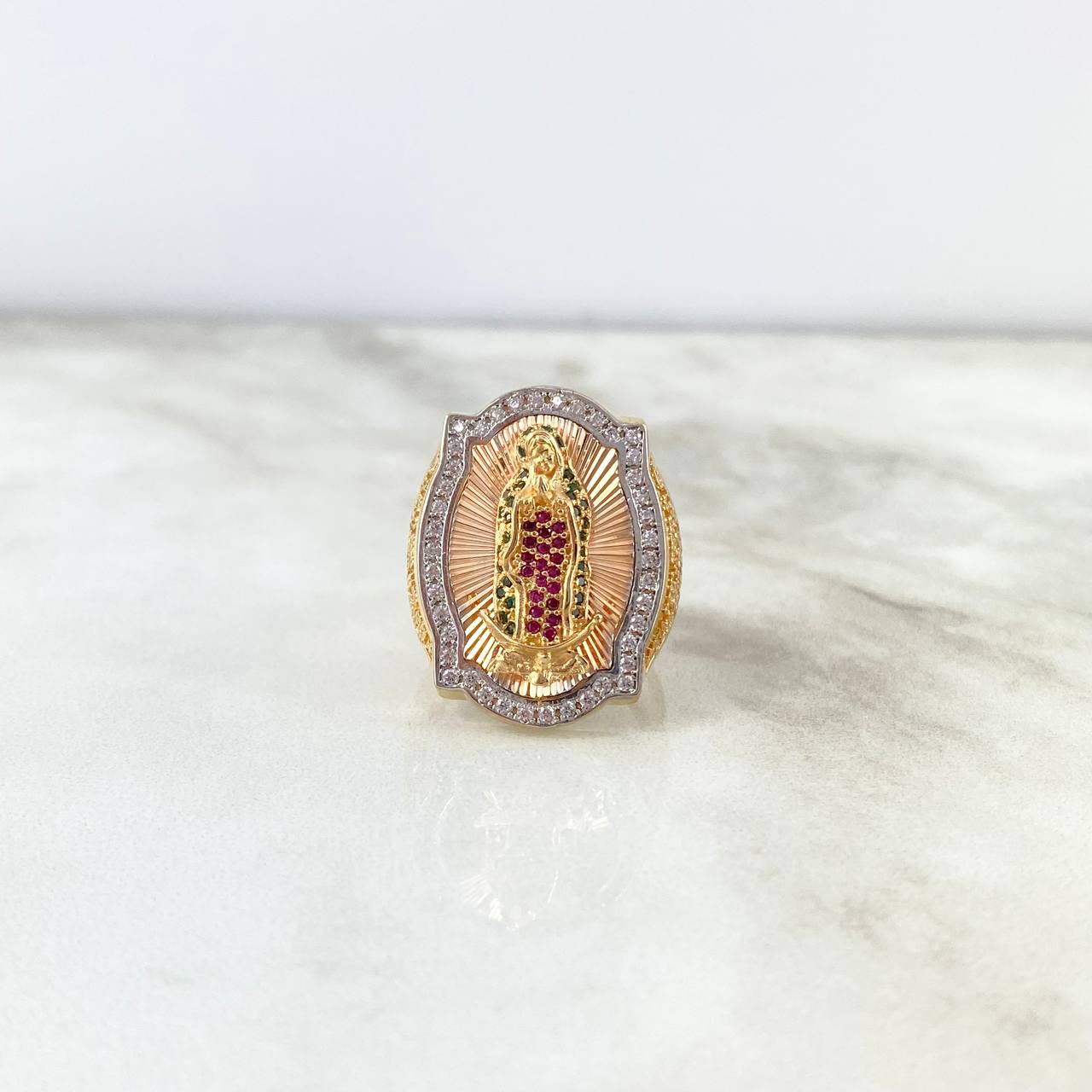 Anillo Virgen de Guadalupe 15.9gr / T8 1/2 / Circones Blancos-Verdes-Fucsias Tres Oros