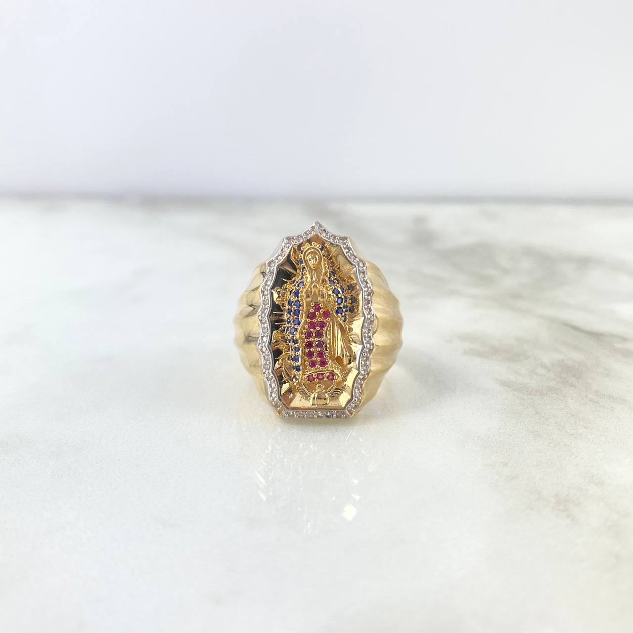 Anillo Virgen de Guadalupe 15.5gr / T11 / Circones Blancos-Azules-Fucsias Dos Oros Amarillo Blanco
