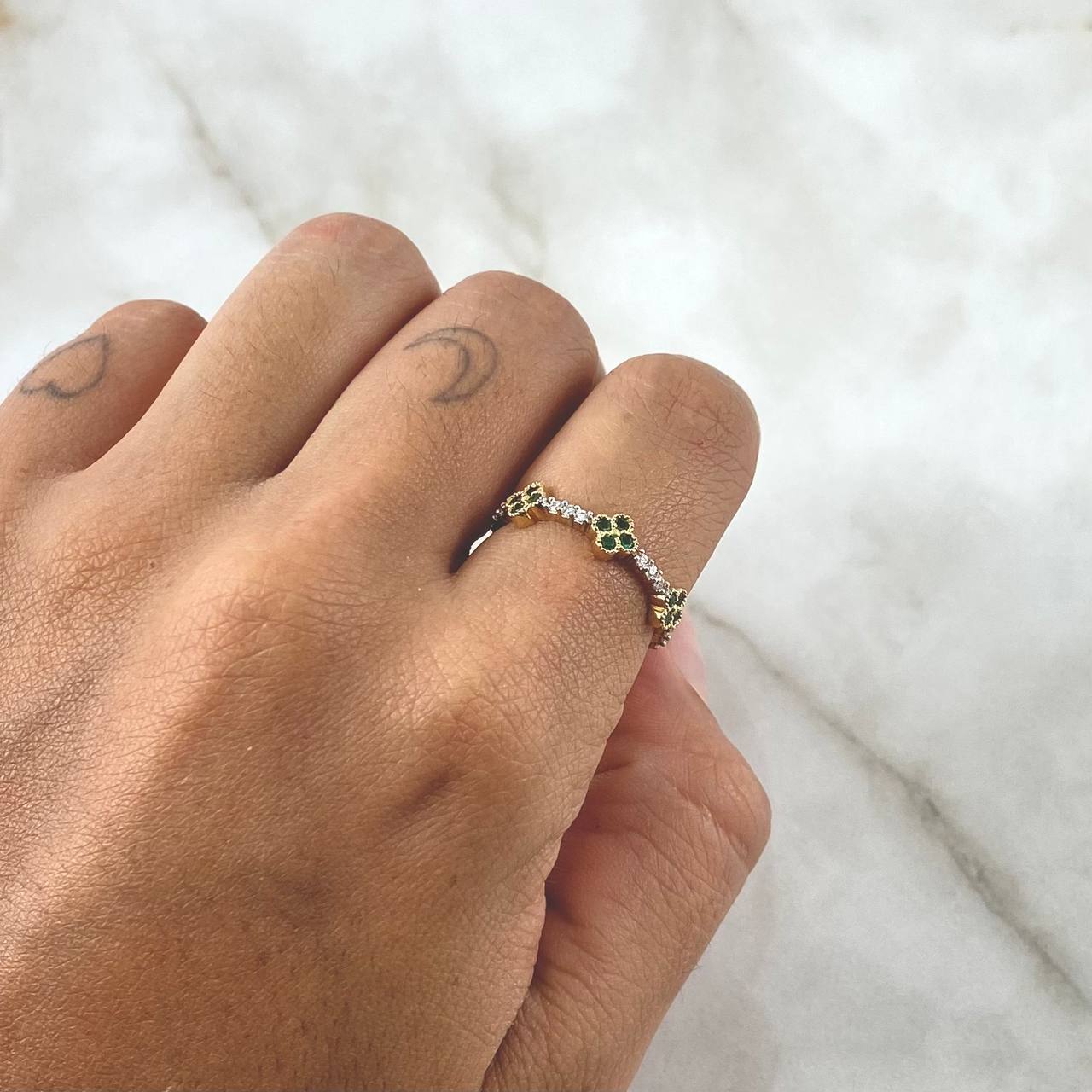 Anillo Trio De Flores 1.95gr / T6 1/4 / Circones Blancos Verdes Oro Amarillo 18K