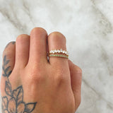 Anillo Carama Sobre Churumbela 2.65gr / T7 1/2 / Circones Blancos Verdes Oro Amarillo 18K ©