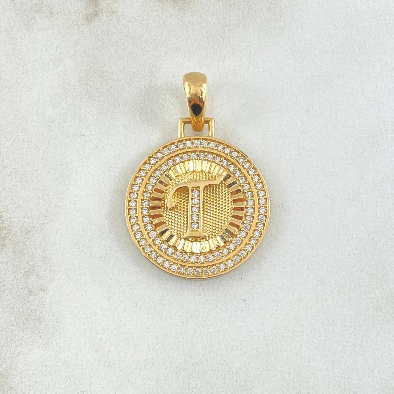 Dije Medalla Letra T 4.5gr / 3cm / Circones Blancos Oro Amarillo 18K