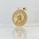 Dije Medalla Letra A 4.6gr / 3cm / Circones Blancos Oro Amarillo 18K