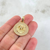 Dije Medalla Letra M 5.1gr / 3.1cm / Circones Blancos Oro Amarillo 18K ©
