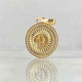 Dije Medalla Letra D 4.45gr / 3.1cm / Circones Blancos Oro Amarillo 18K *