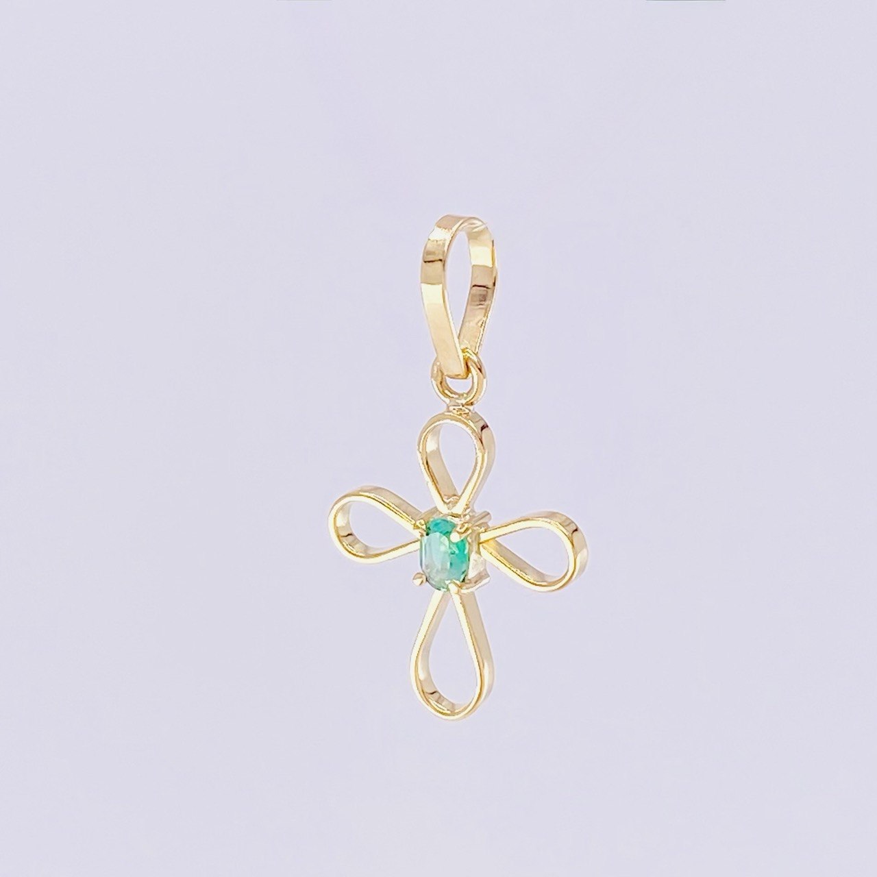 Dije Cruz Esmeralda 3pts 0.5g / 1.9cm Oro Amarillo 18K