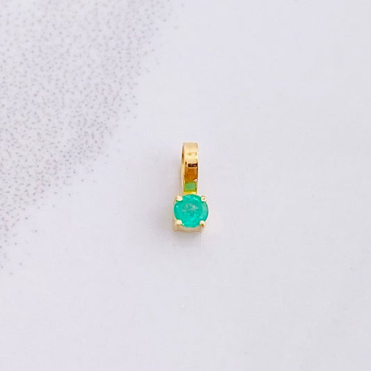 Dije Redondo Esmeralda 5pts 0.15g / 0.6cm Oro Amarillo 18K