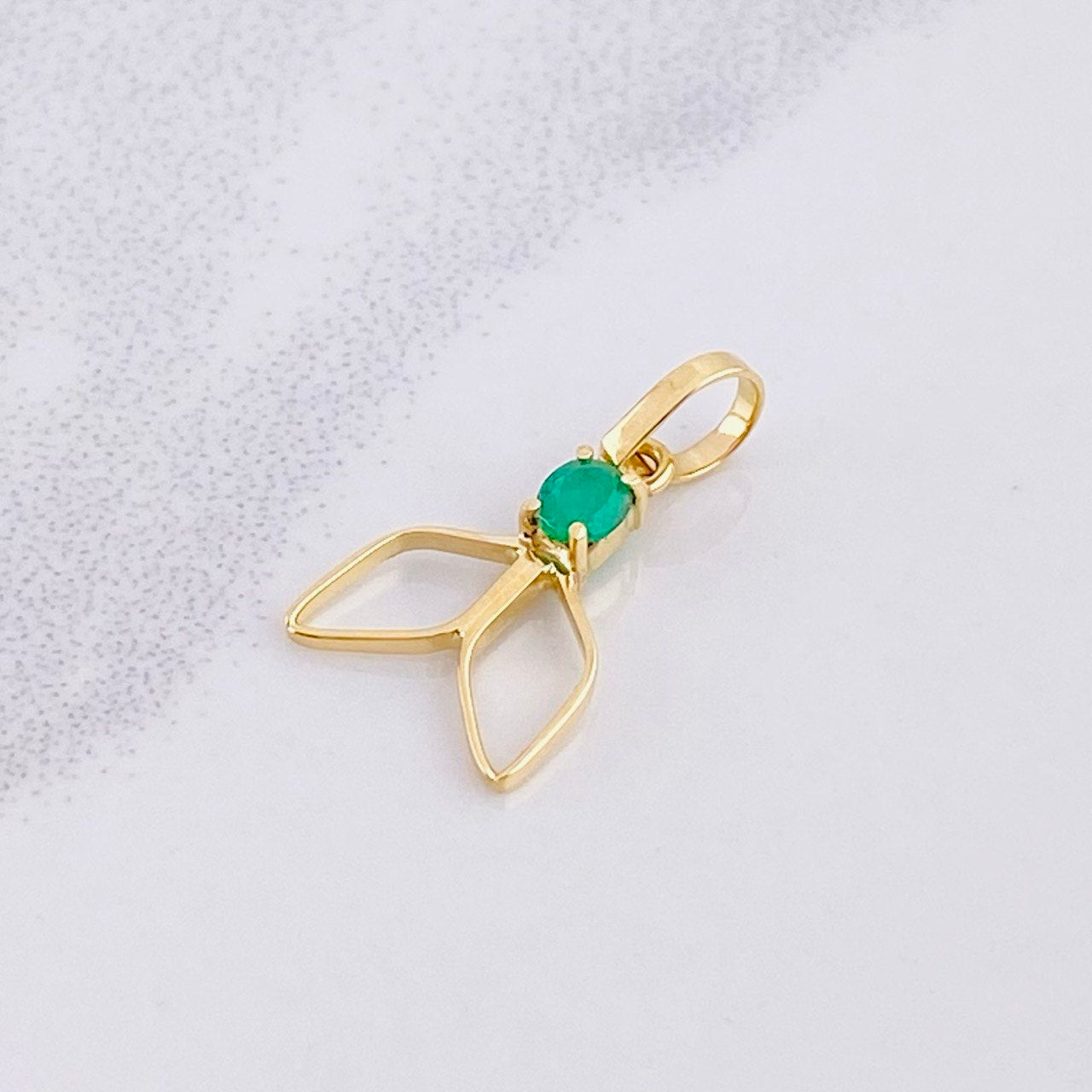 Dije Cola de Sirena Esmeralda 8pts 0.45g / 1.7cm Oro Amarillo 18K