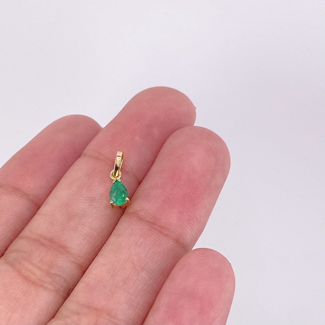 Dije Gota Esmeralda 30pts 0.45g / 1.3cm Oro Amarillo 18K