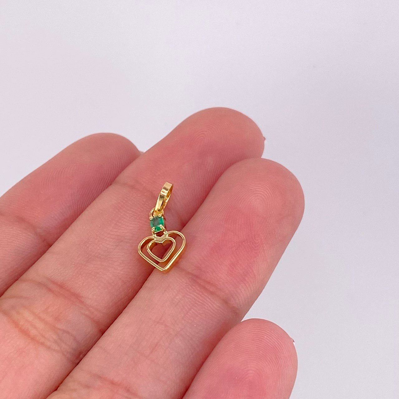 Dije Doble Corazón Esmeralda 3pts 0.4g / 1.5cm Oro Amarillo 18K