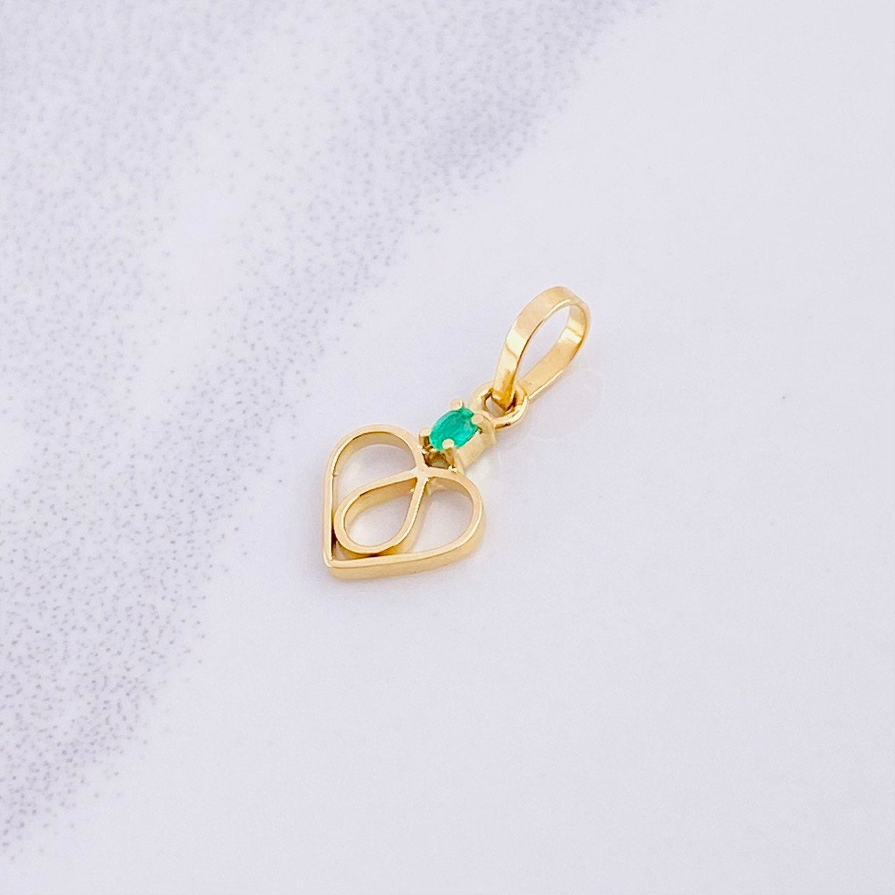 Dije Corazón Lagrima Esmeralda 2pts 0.35g / 1.5cm Oro Amarillo 18K