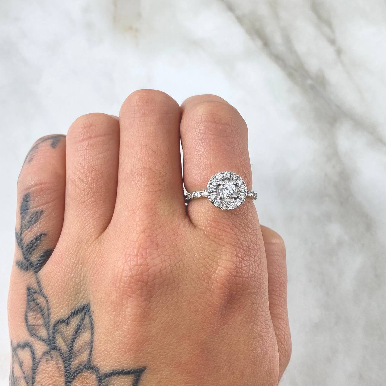 Anillo Solitario de Compromiso 4.2gr / T5 / Diamantes Blancos 1.4QTS Oro Blanco (Joya)