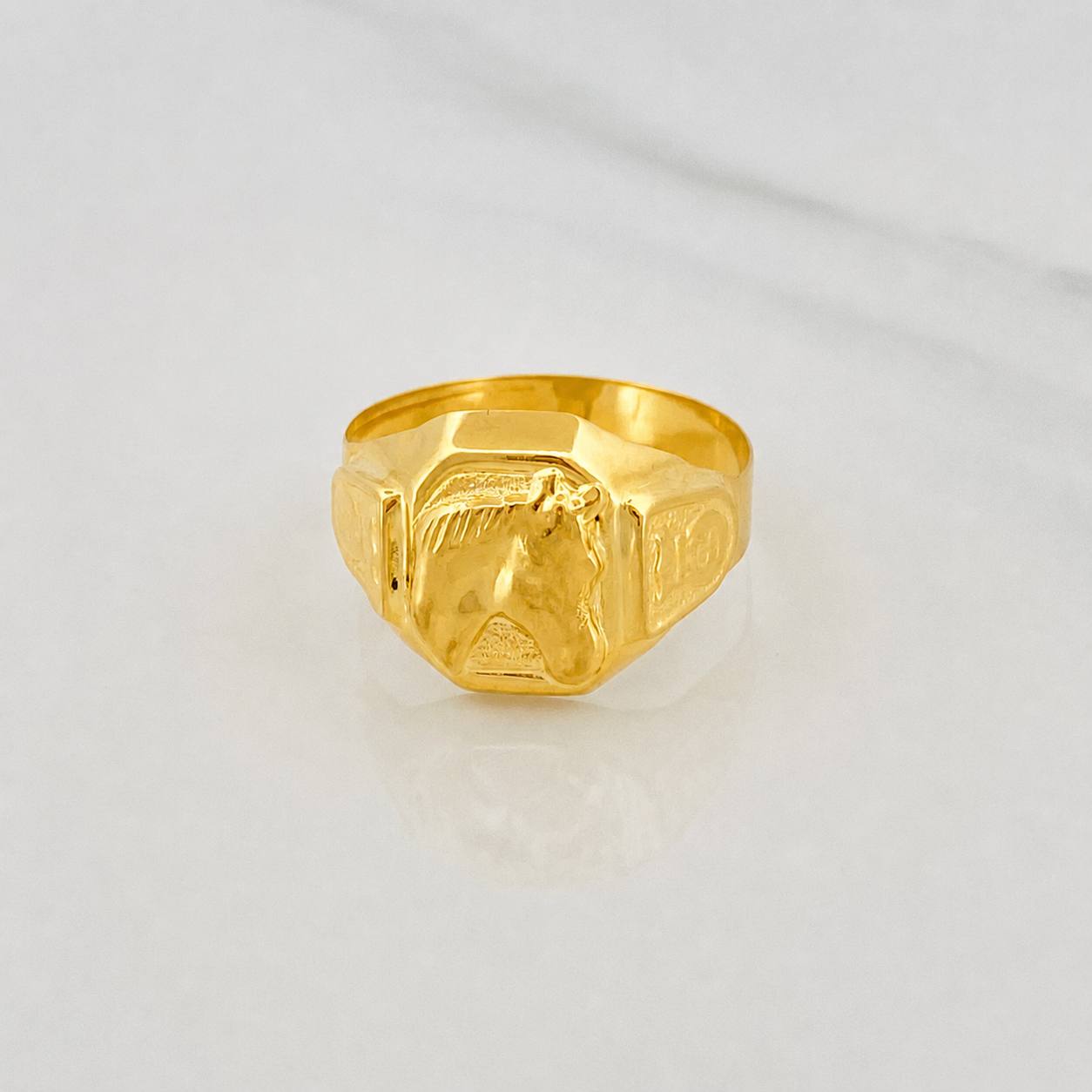 Anillo Sello Caballo 4.55g / T12 Oro Amarillo 18K