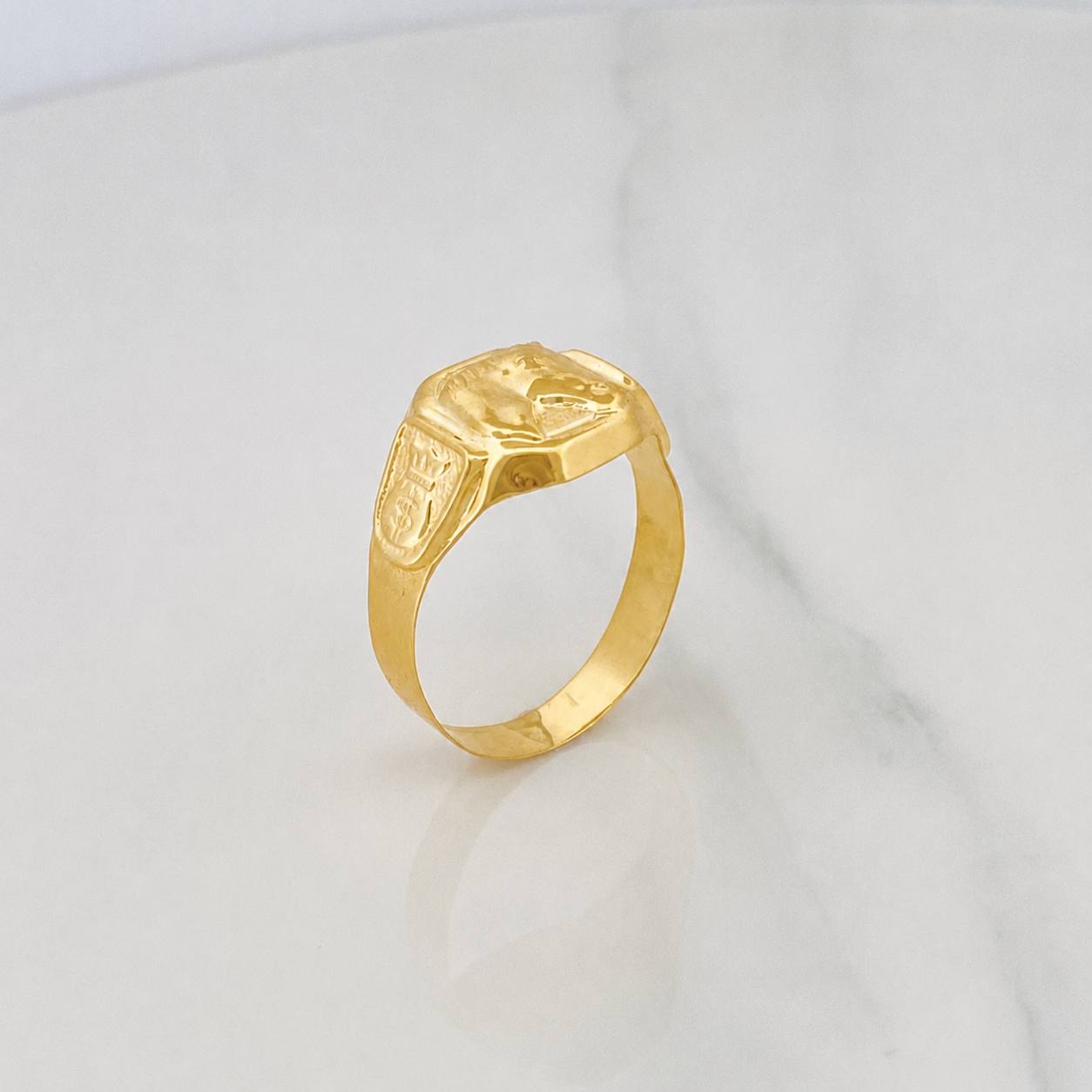 Anillo Sello Caballo 4.55g / T12 Oro Amarillo 18K