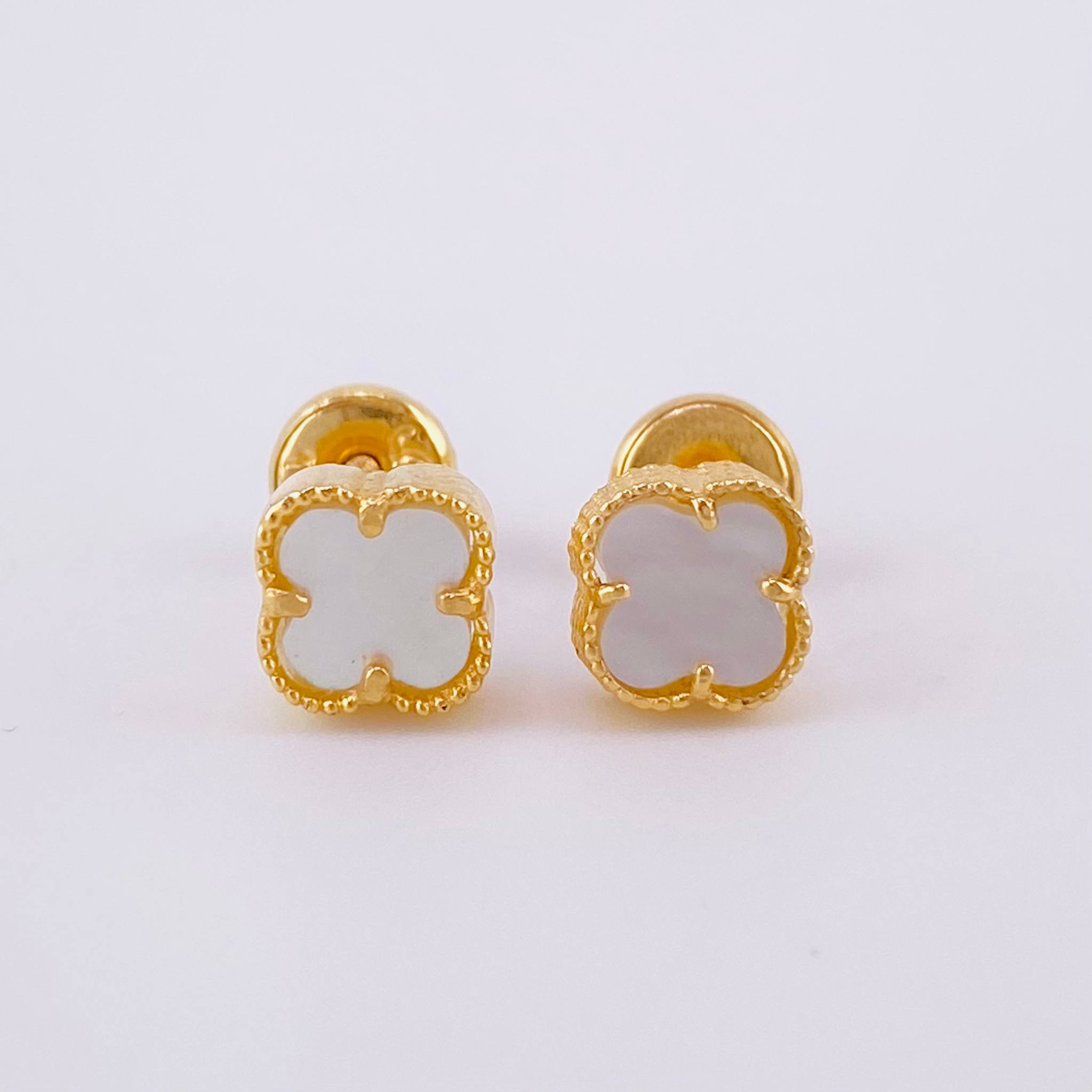 Topos Trebol Blanco 1.75 g / 6.4 mm Oro Amarillo 18K