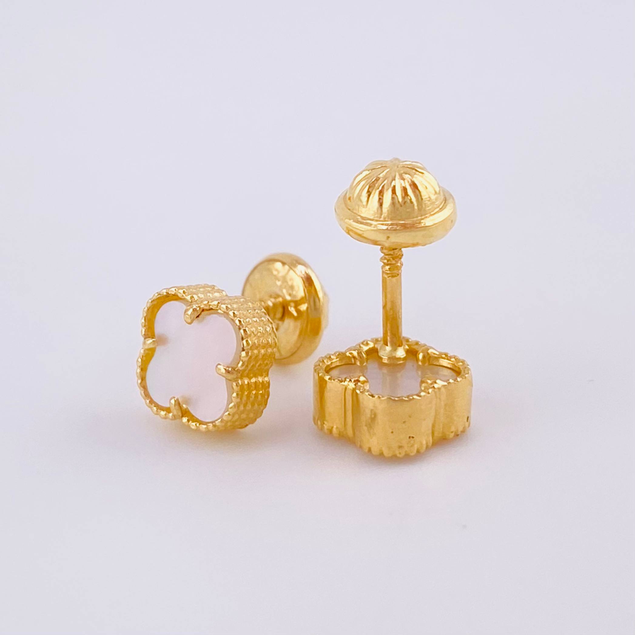 Topos Trebol Blanco 1.75 g / 6.4 mm Oro Amarillo 18K