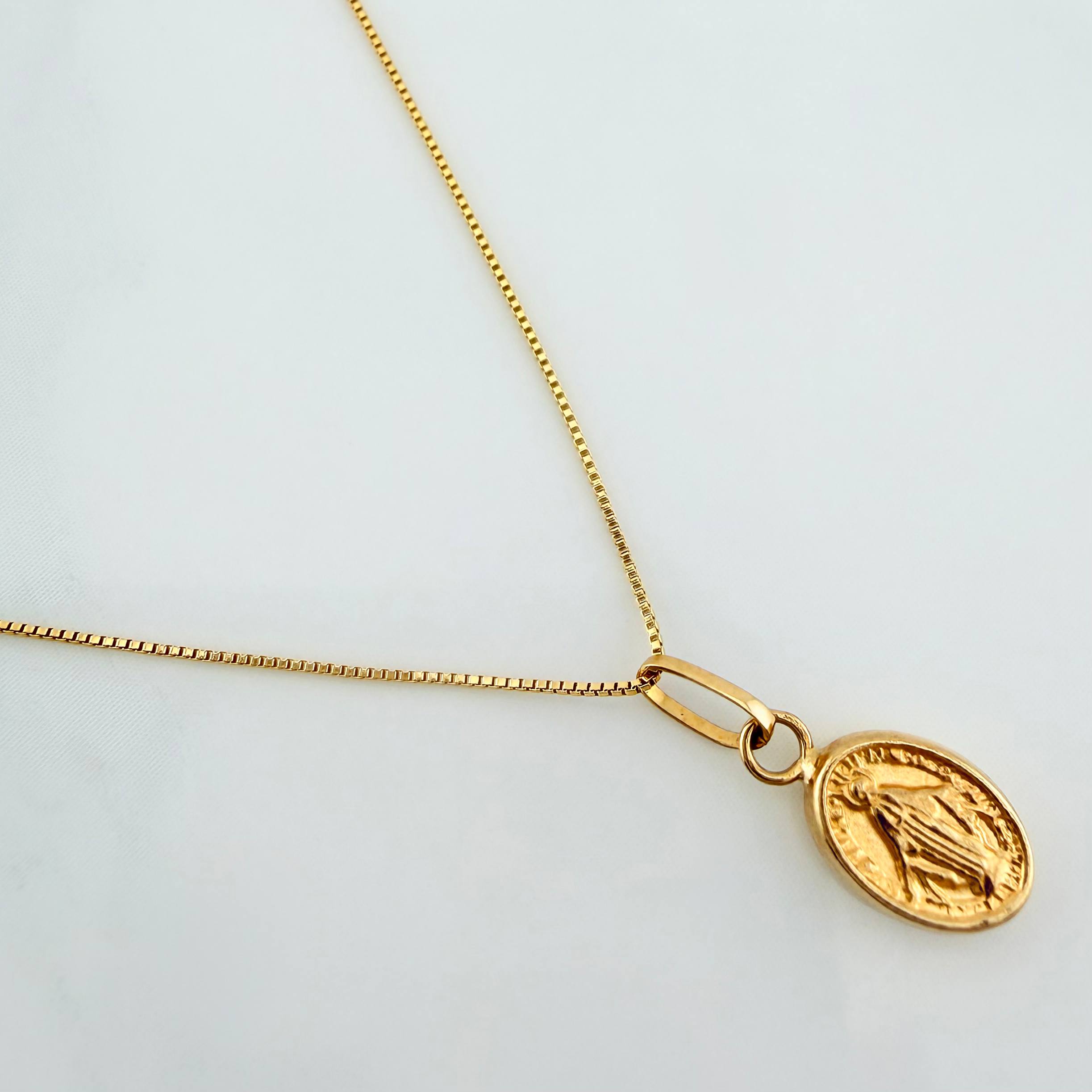Set Cadena Veneciana + Dije Virgen Milagrosa / 1,2gr / 45 cm Oro Amarillo 18K